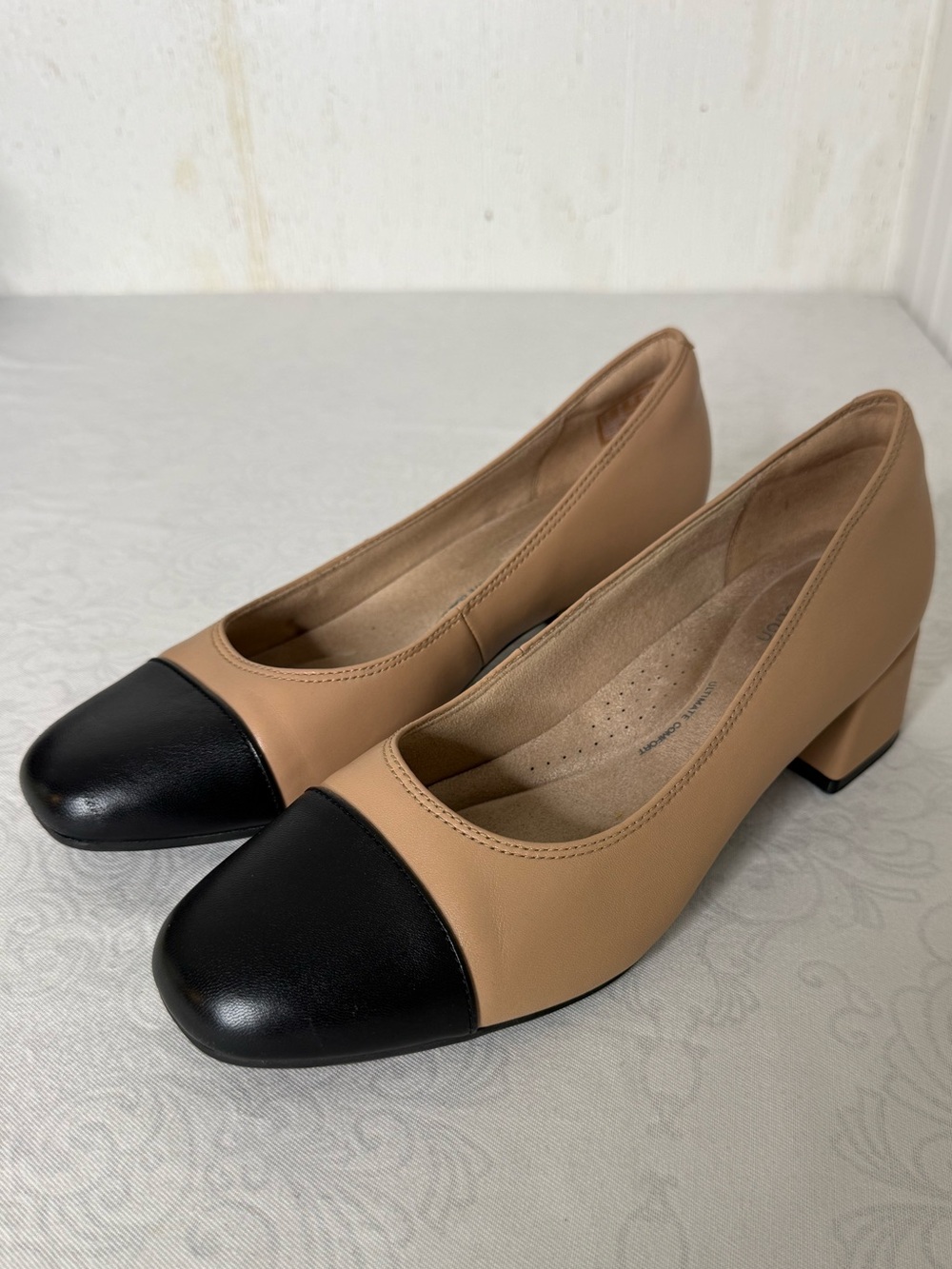 Clarks Iridessa May Womens Leather Cap Closed Toe Block Heel Pumps Size 9